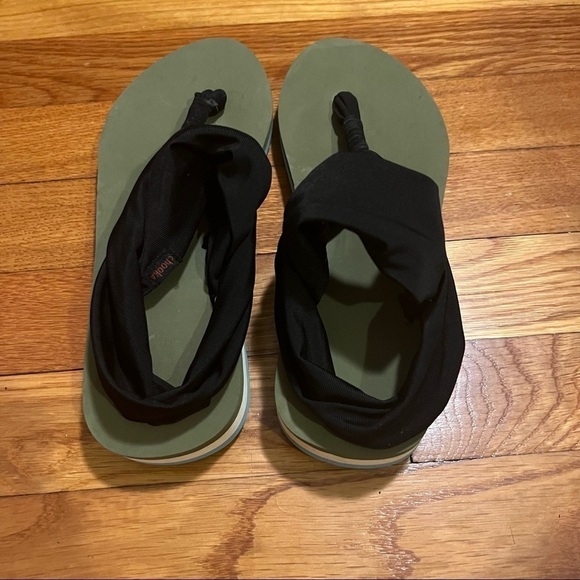 Chooka Yoga sling sandals - Picture 2 of 6